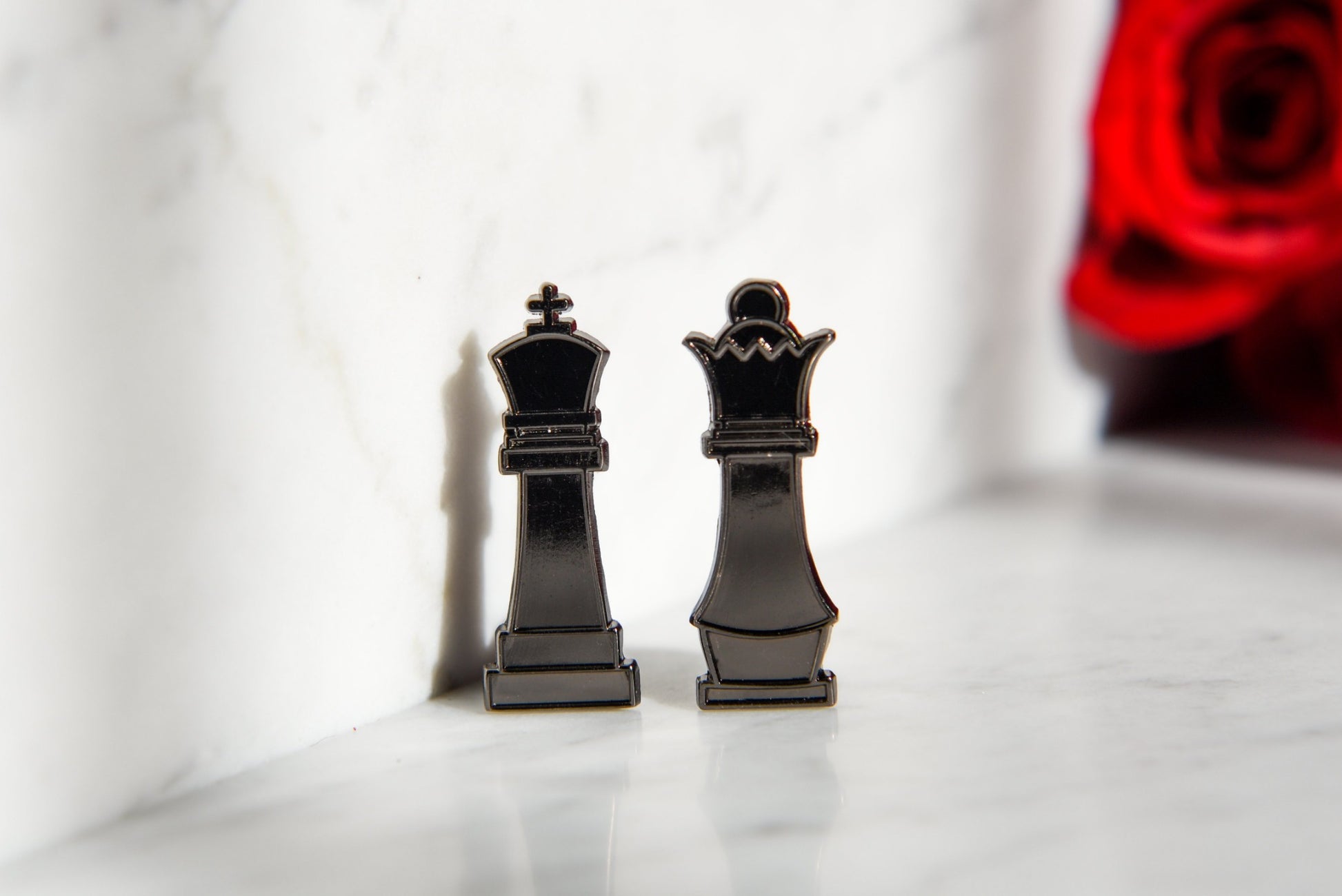 king and queen chess piece pin